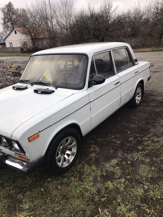 Мотор шепоче, масла не бере , по коробці все чітко втикається .
По ходовій все добре, їде збито ) 
Питань по кузову немає )
По днищу все ідеально) 
Лако-фарбове покриття стан - прекрасний ) 
 на дисках ) 
відмінний автомобіль для тих грошей )
торг на місці на каву )