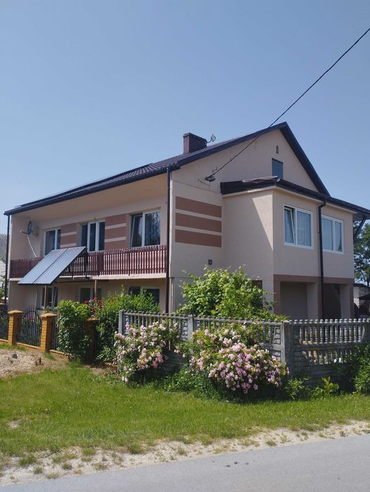 Malowanie elewacji , dachów i docieplenia.