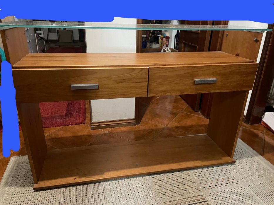 Aparador com tampo em vidro