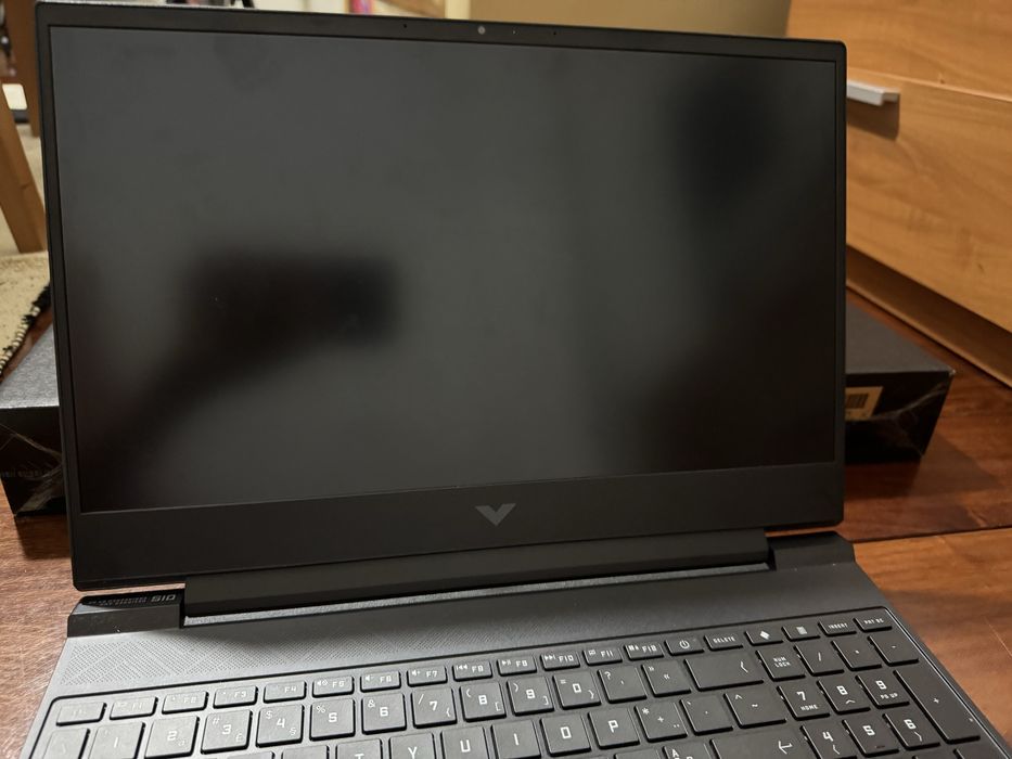 HP V 15-FB2014 R7-8845H/16/512/4050
