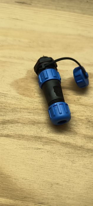 Conector elétrico à prova de água de 2 pinos.