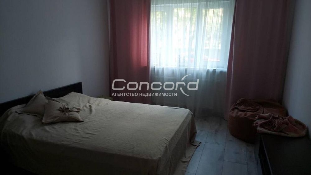 Воскресенська вул., 18, ЖК "Паркові Озера"