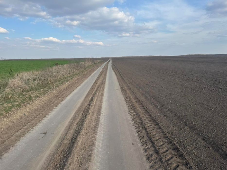 Продам пай 2.2 га в Колоденці є доїзд. Місцевість рівнинна