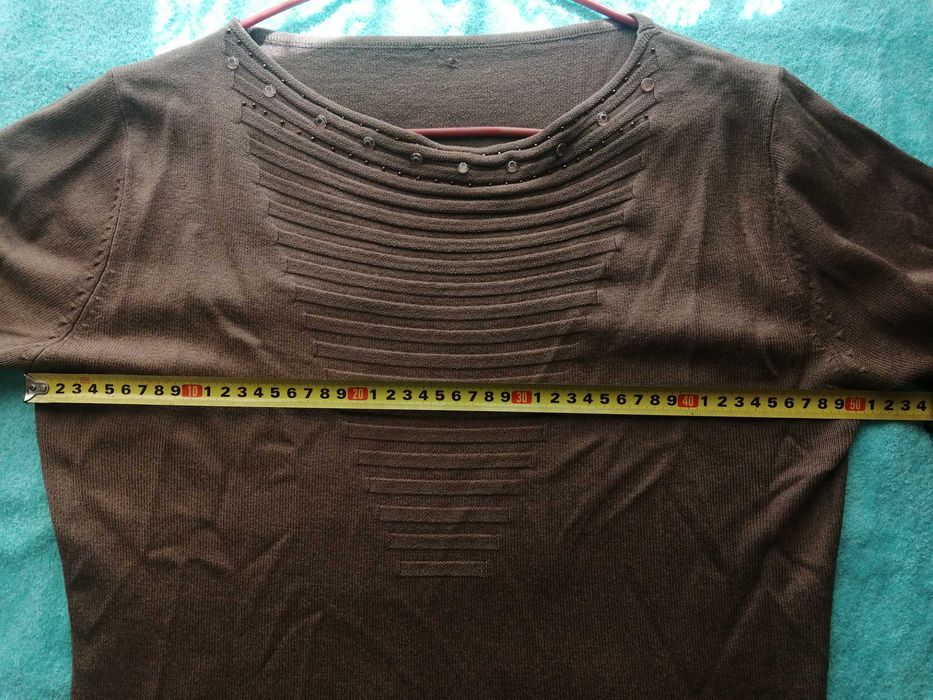 BRĄZOWY sweterek z koralikami