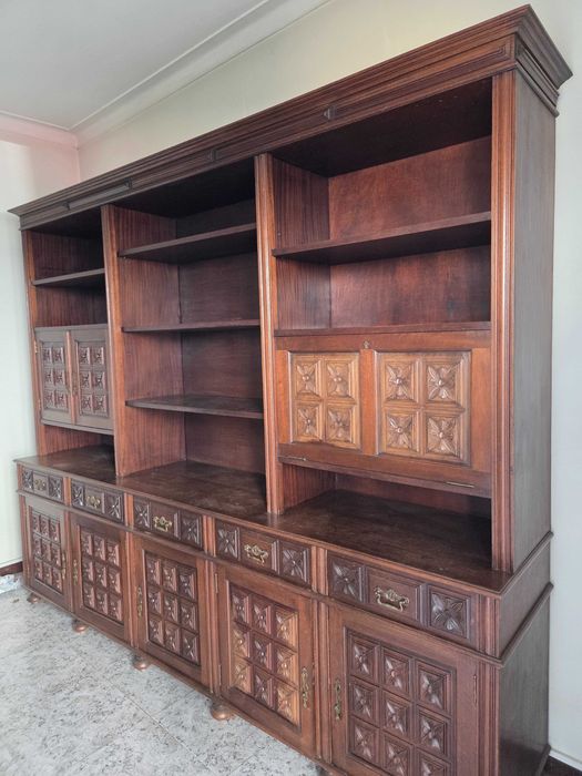 Móvel louceiro/estante de sala antigo em estilo rústico