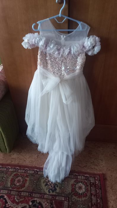 Святкове плаття для дівчинки