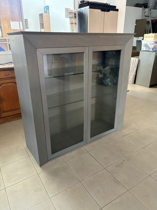 Movel com portas em vidro