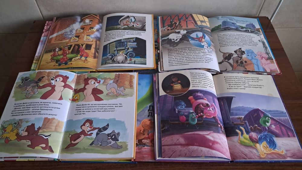 Дитячі книги Діснея.