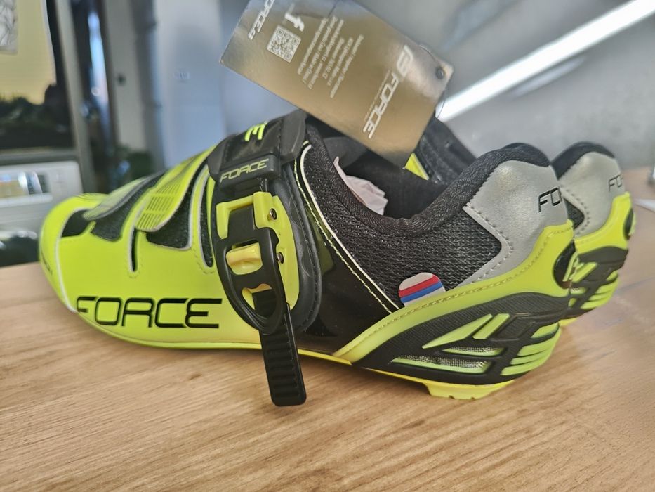 Buty rowerowe Force Fluo SPD carbon rozm 42
Force SPD carbon rozm 42
F