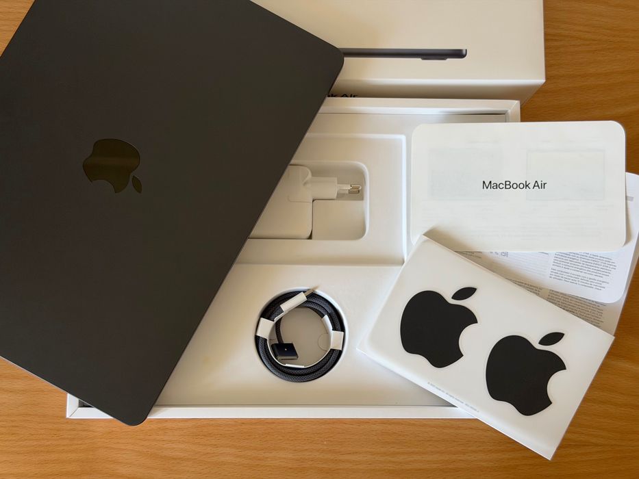 MacBook Air 13" - M2 - 8GB RAM - 256GB SSD - Midnight – Em ótimo estado