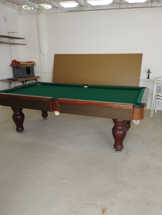 Snooker/Billiard/Pool Table with Assembly Included.64564138001922121