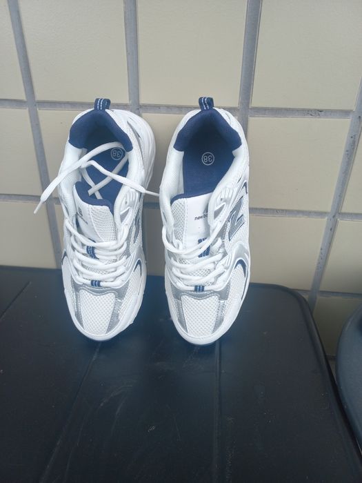 Sapatilhas brancas NB