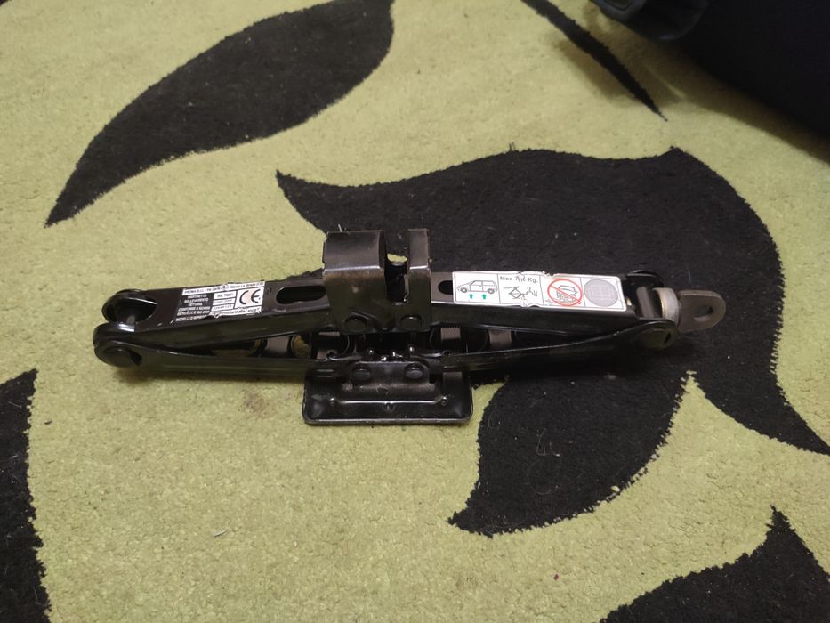 Домкрат Ford Volkswagen Hyundai Kia Mitsubishi Toyota Chevrole Fiatt