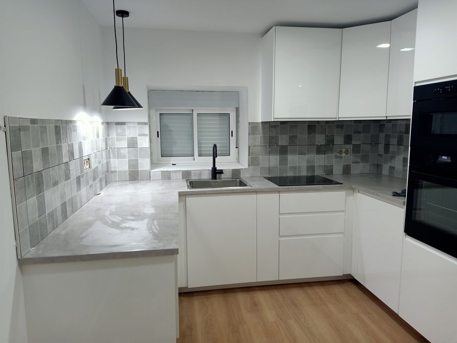Obra gera lpladur avanaria rebouca  pintar electricidade remodelar cozinha casa de banho canalizacao ceramica