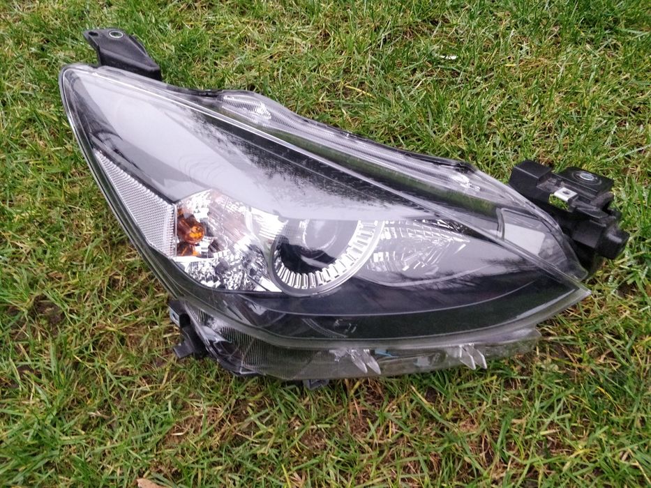 Lampa Przednia 13 pin prawa Reflektor prawy Mazda II 2 DJ LIFT