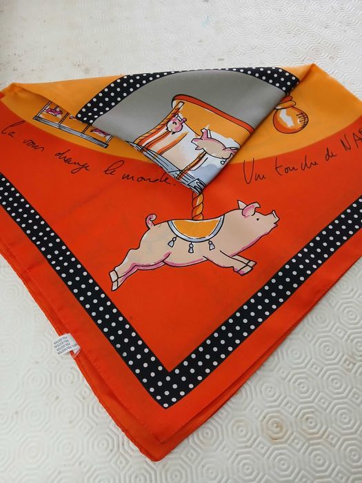 Lenços de senhora de vários tamanhos e modelos.