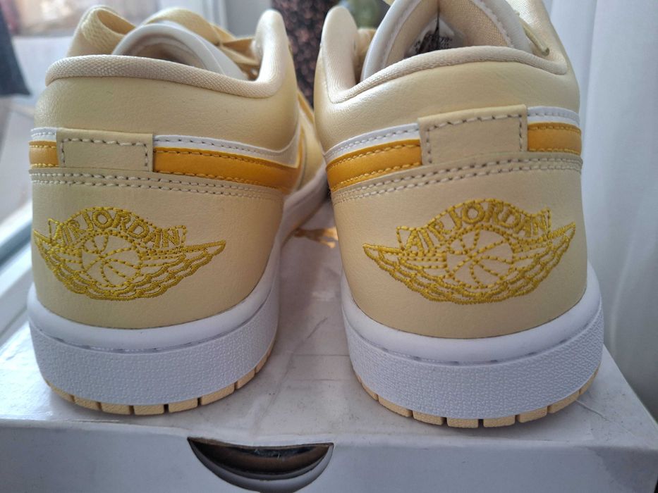 Кросівки жіночі Nike
