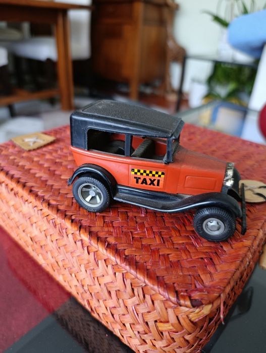Carro Táxi tonka
