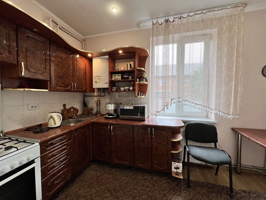 Оренда будинку вул.Коновальця на 3кімнати!