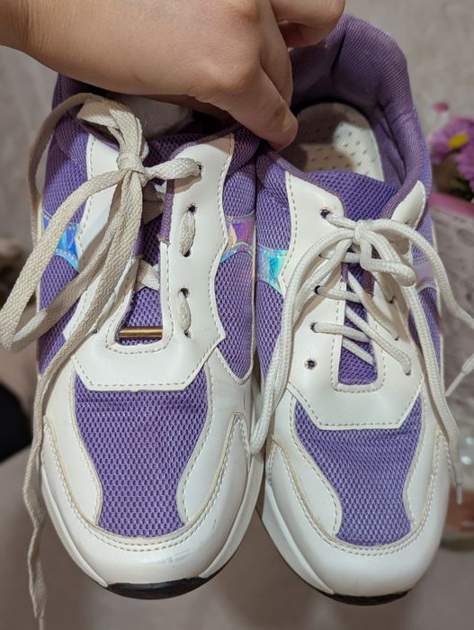 Кожаные кроссовки