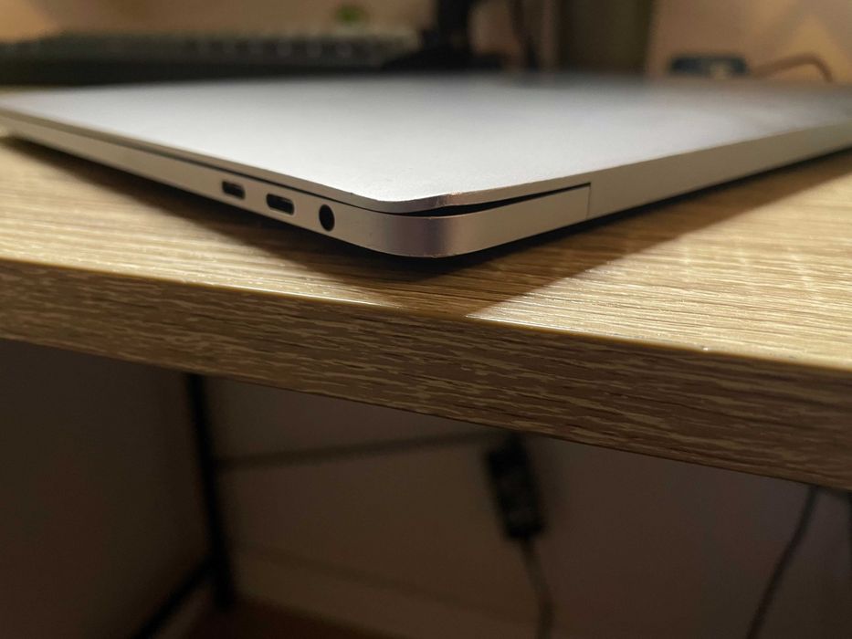 MacBook Pro 15” (2017) i7 / 16GB RAM / 512GB SSD - do naprawy