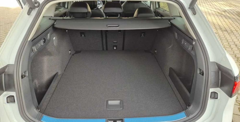 Volkswagen Passat 2024 – wynajem | Neral Mobility – Stargard Szczecin