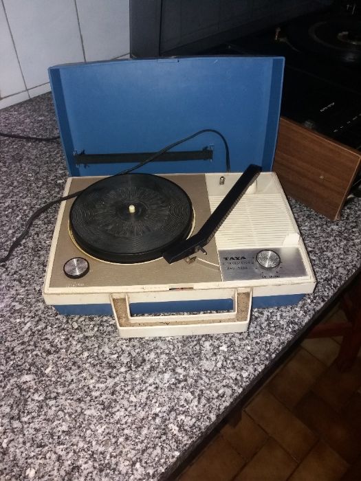 Aparelhagem gira discos e gira discos individual