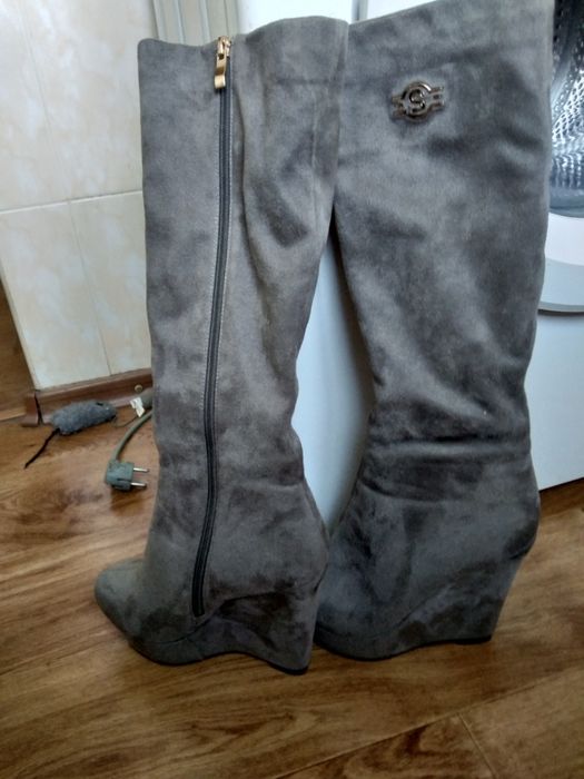 Продам зимние сапоги