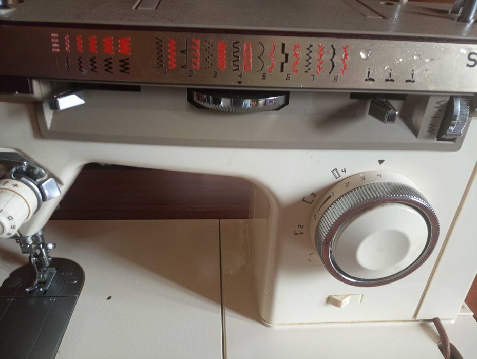 Máquina de Costura Singer