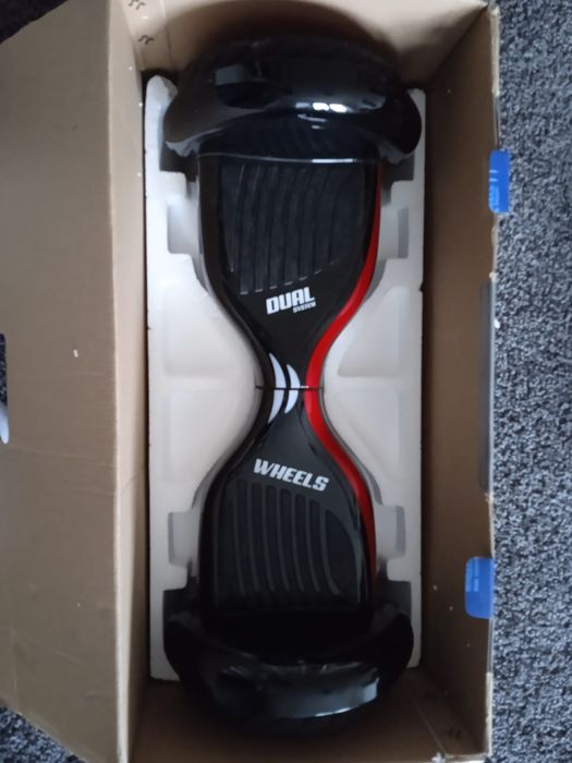 Deskorolka elektryczna Wheels 11 dual czarno-czerwona