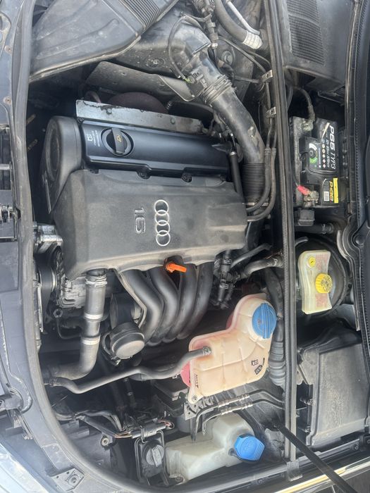 Audi A4B7 універсал 1.6 бензин