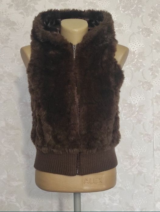 Безрукавки жилетки хутрові для дівчаток