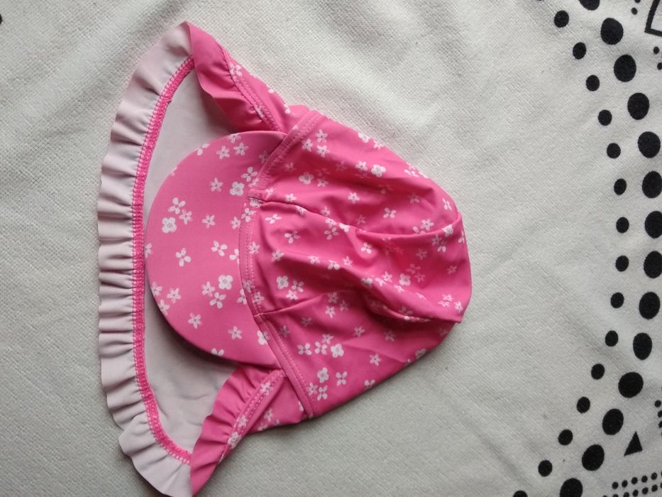 Czapka dziewczęca kwiaty z ochroną karku lato basen woda 80-86 George