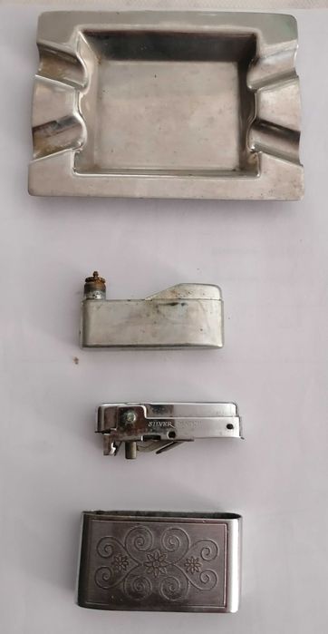 Isqueiro ( vintage) e cinzeiro inox, tudo por 10€