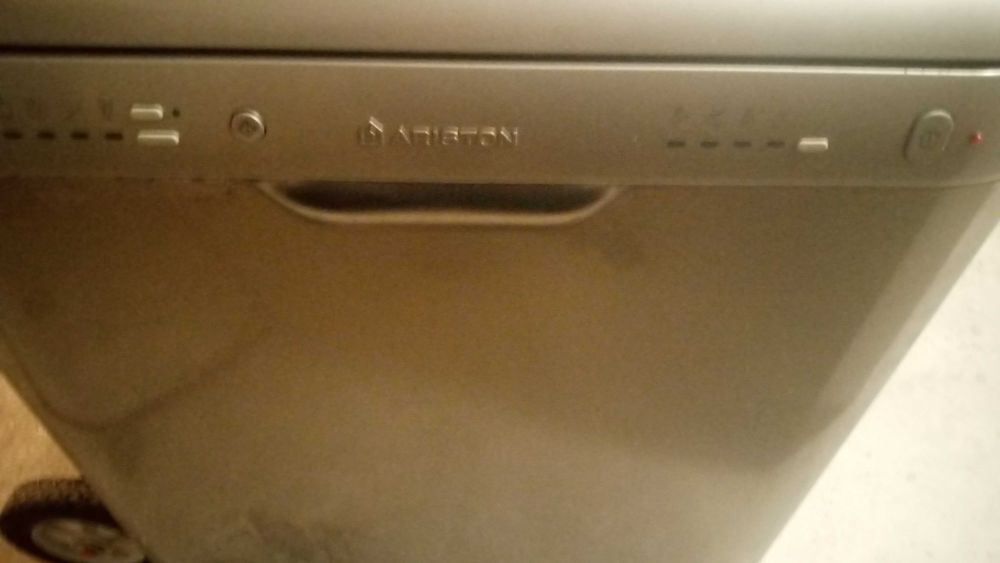Máquina de Lavar Loiça Ariston