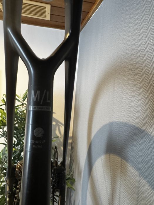 TREK Madone SL Gen8 com potenciometro M/L