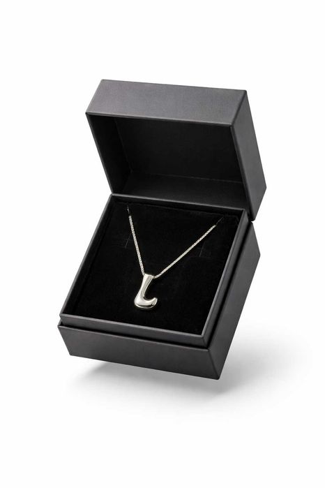 Srebrny naszyjnik z literą "L"