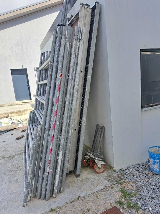 Vendo Torre de andaime móvel em ferro até 10m de altura