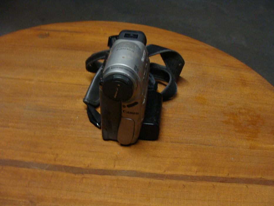 Máquina de Filmar - Canon MV20 Digital Vídeo Camcorder
