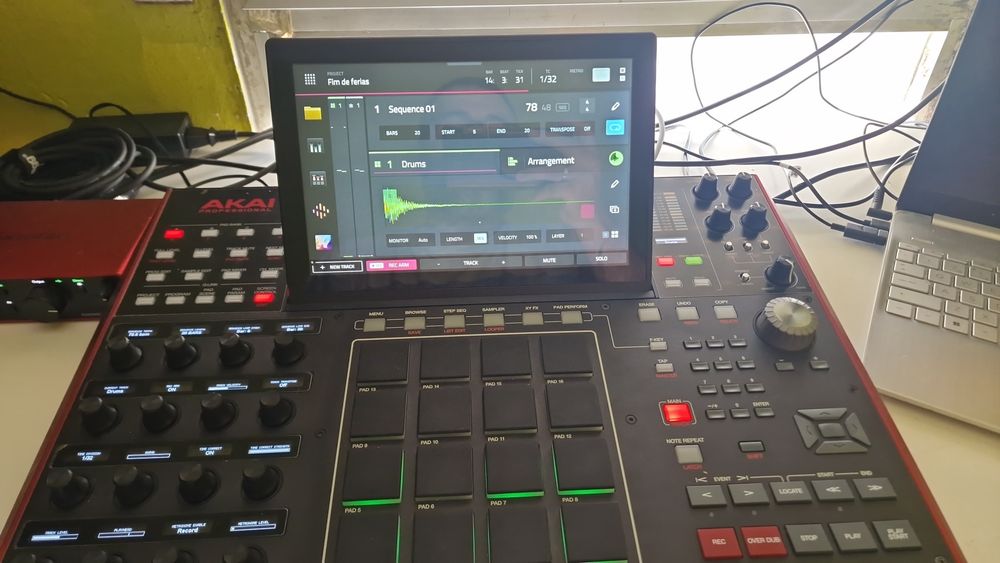 Akai MPC X como nova.