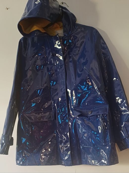 Impermeável Pull&Bear azul e amarelo