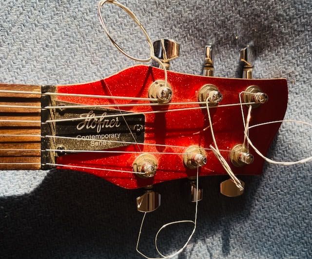 Gitara elektryczna podróżna Hofner