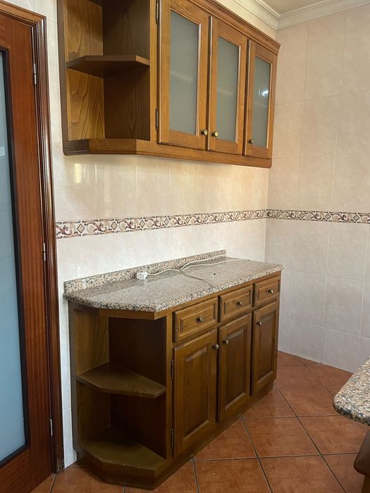 Cozinha Completa em Madeira e Granito + Placa e Forno (Negociável)
