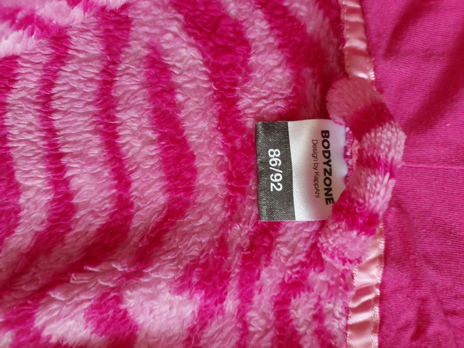 Rewelacyjny szlafrok 86/92 różowa zebra KappAhl + gratis