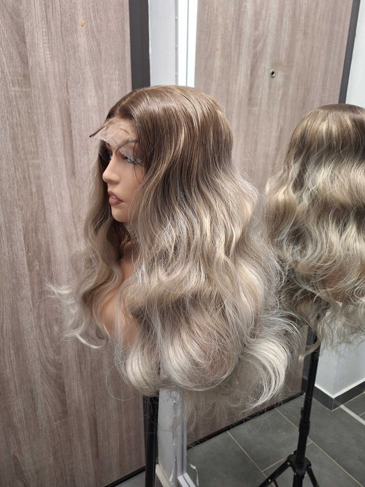 Długa Kręcona Peruka Blond Ombre NaKoronkowej Siateczce Lace Front Wig