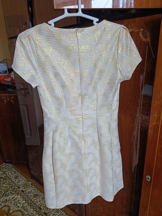 Жіноче плаття з золотою люрексною ниткою, розмір 38