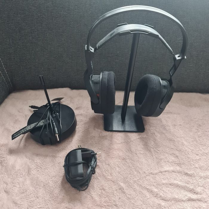 Dwa zestawy słuchawek radiowych bezprzewodowych Sony