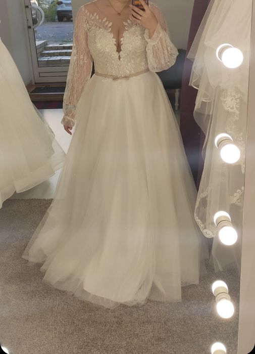 Продам весільну сукню