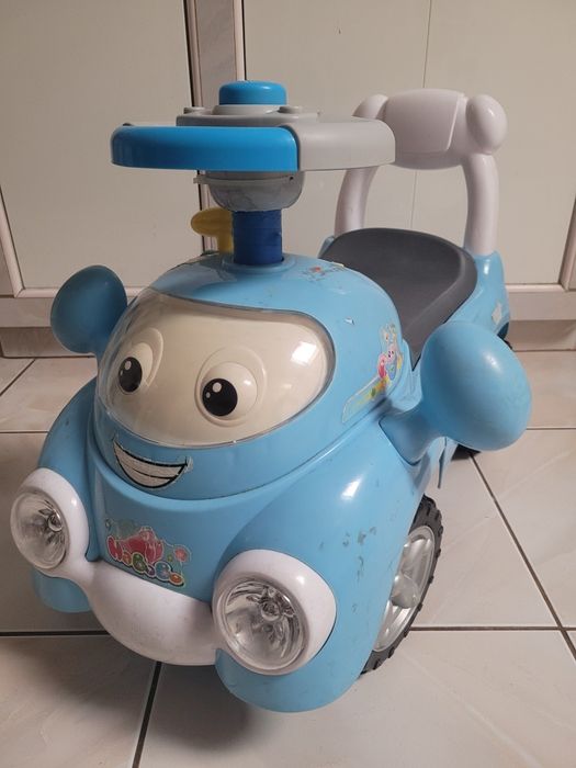 Auto- samochód- jeździk- chodzik