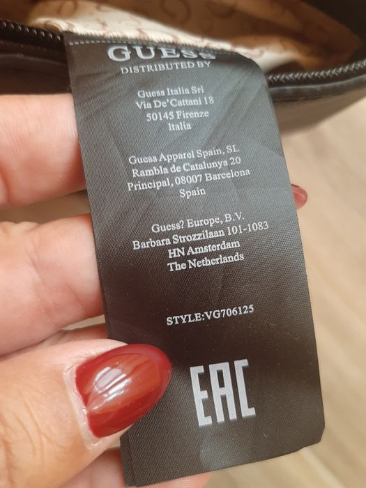 Mala de senhora em preto. Guess